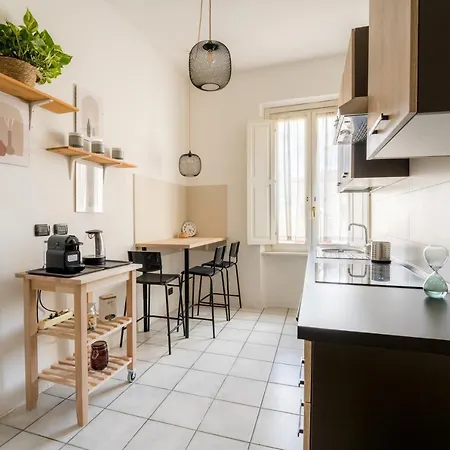 Bohome - Ethnic In The Center Of Daire