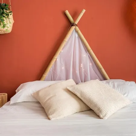 Bohome - Ethnic In The Center Of Daire